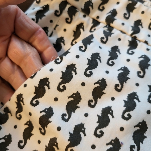 Brooks Brothers Sea horse preppy size 10 ladies shorts - Picture 5 of 16